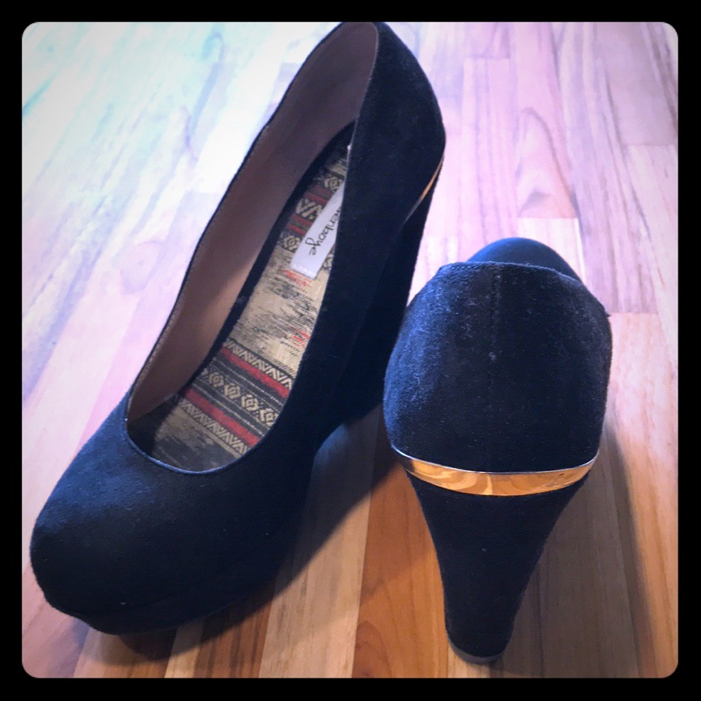 ❤️3/$13❤️ Wedged heels - Picture 1 of 8
